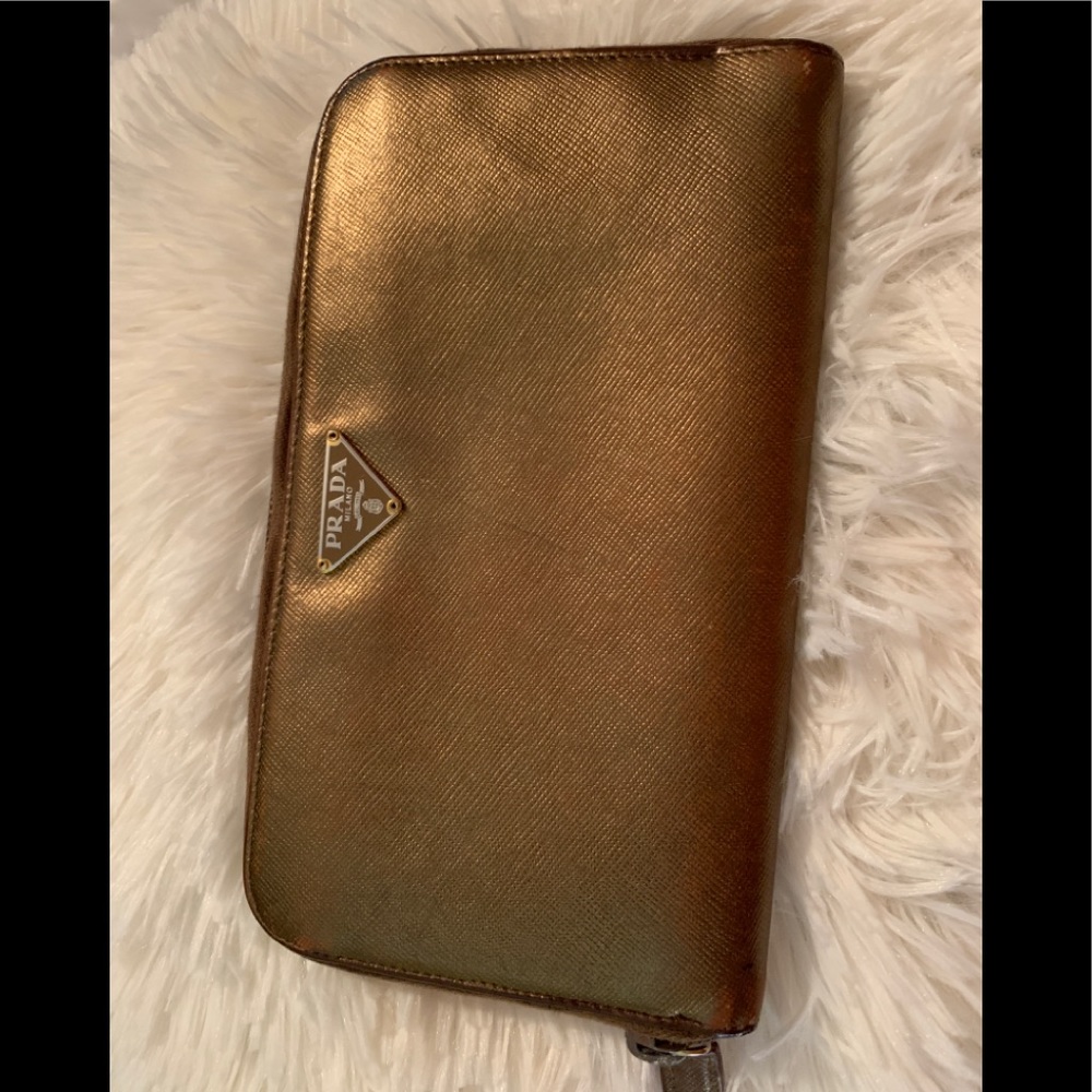 PRADA Zippy Wallet